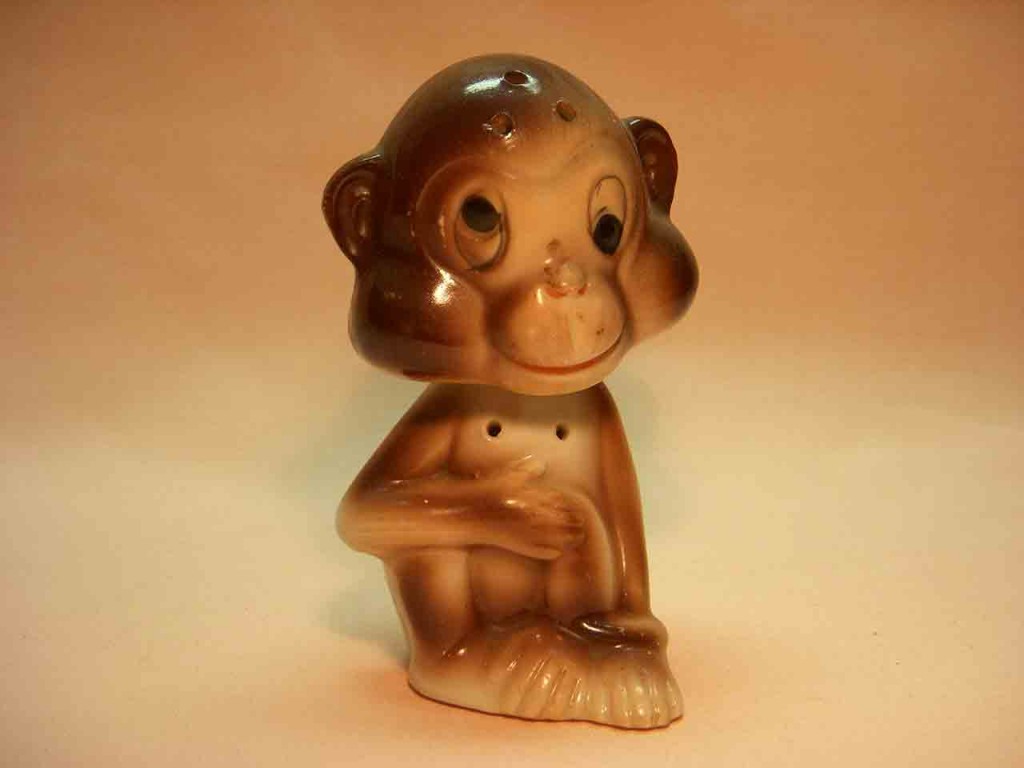 18336 Spike and bobber monkey salt and pepper shaker