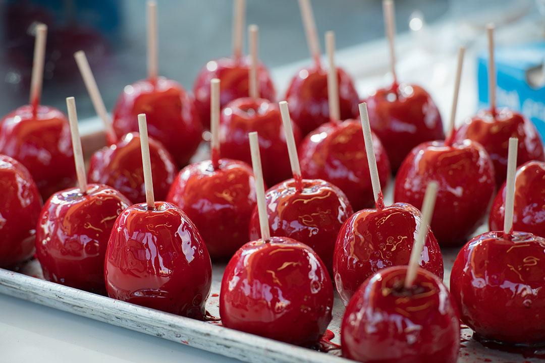 2021_Convention_Set_TrayofCandyApples 2021_Convention_Set_TrayofCandyApples