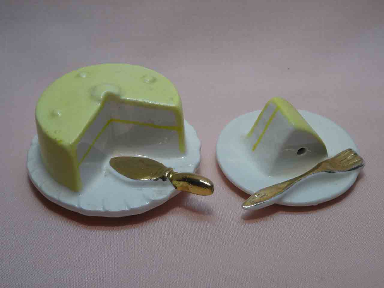 28387 Japan miniature cake & slice salt and pepper shakers - yellow