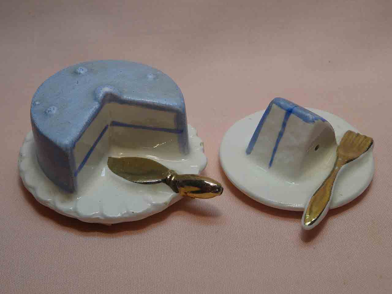 28388 Japan miniature cake & slice salt and pepper shakers - blue