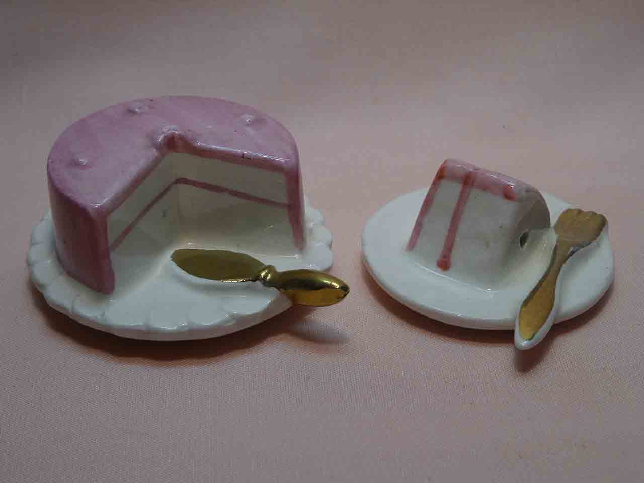 28389 Japan miniature cake & slice salt and pepper shakers - pink