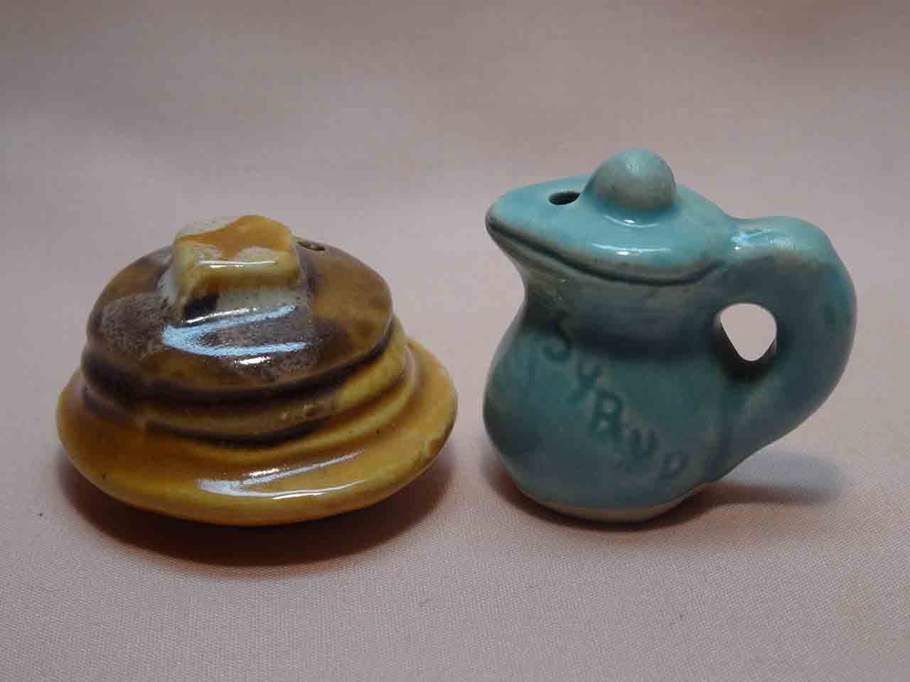 28408 Maxi pancakes and pitcher salt and pepper shakers