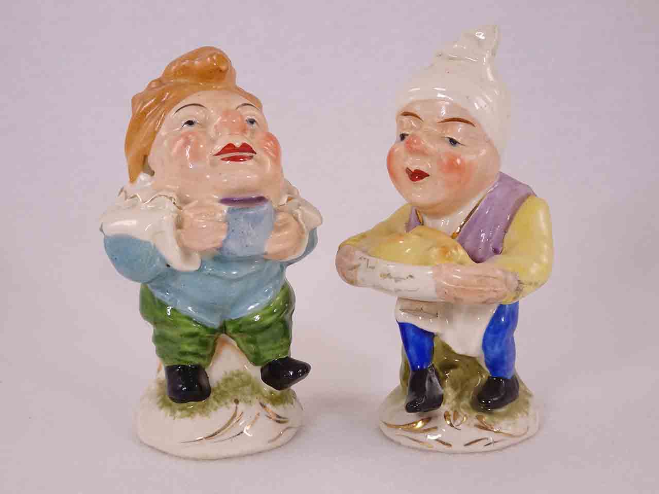 48946 Victorian England Characters salt and pepper shakers - baker