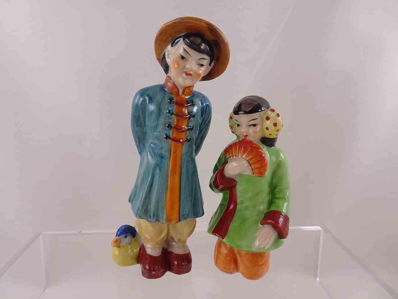 58118 Asian people salt and pepper shakers