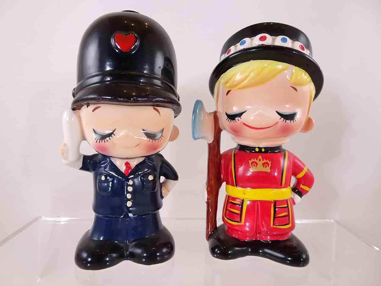 62646 Beefeaters salt and pepper shakers