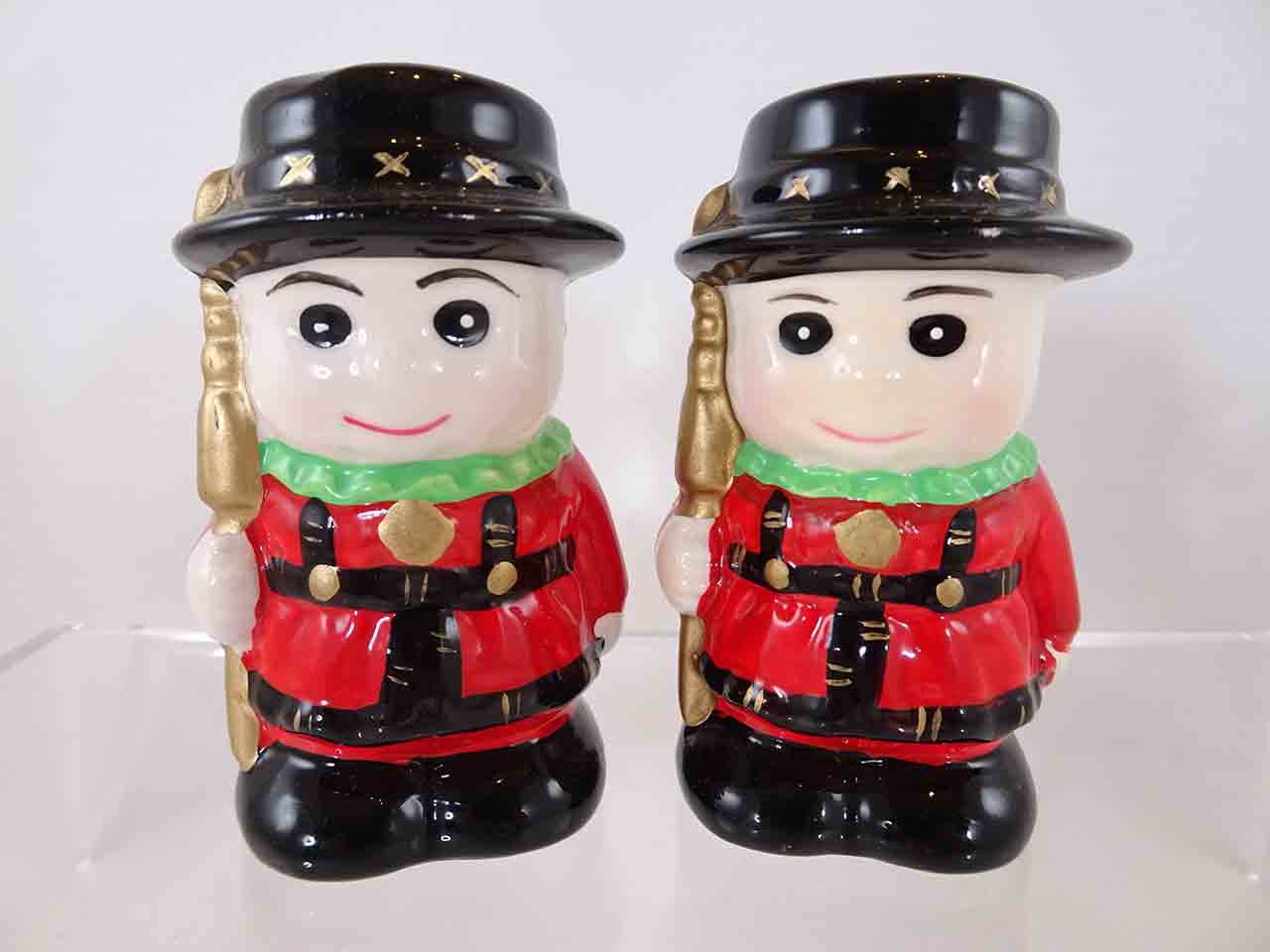 62648 Beefeaters salt and pepper shakers
