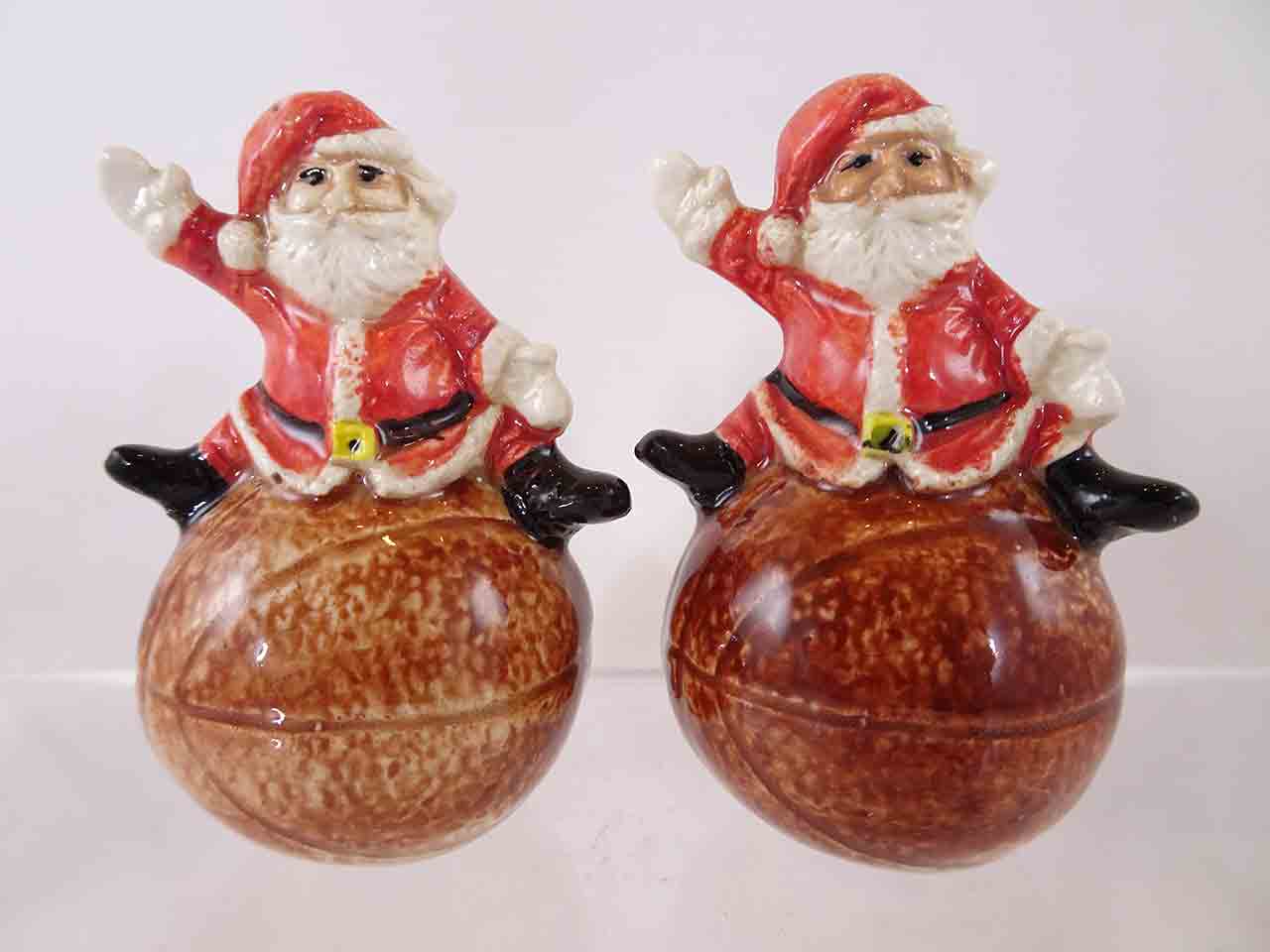 63154 Christmas Santa Claus on basketballs salt and pepper shakers by Linda Sexton