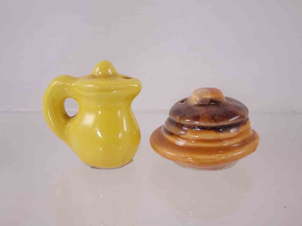 64265 Maxi pancakes and pitcher salt and pepper shakers