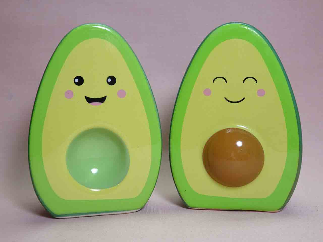 39021 Anthropomorphic avocado salt and pepper shakers