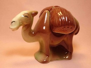 The straw that broke the camel's back salt and pepper shakers