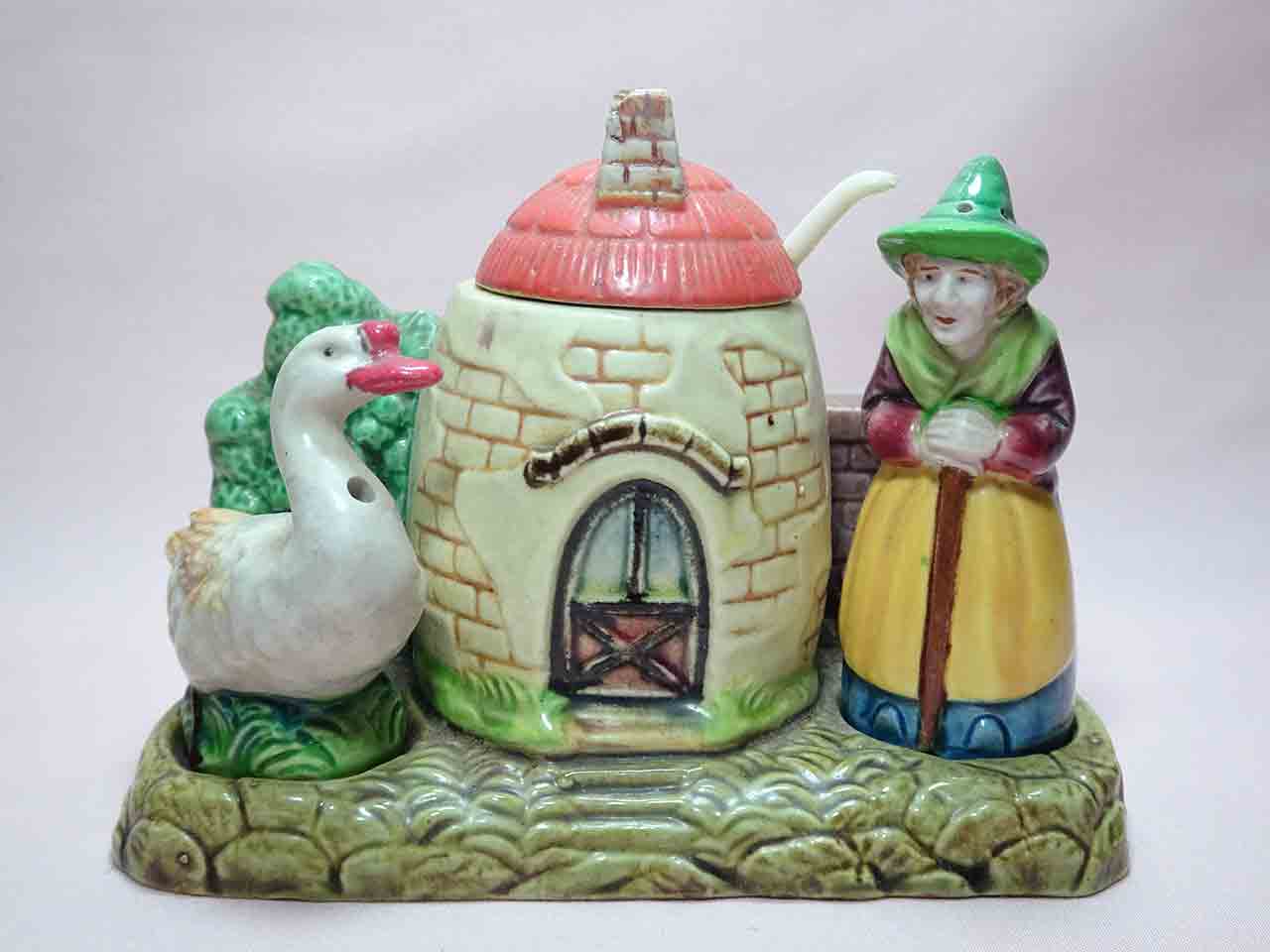 43829 Marutomoware Mother Goose Nursery Rhyme Condiment Set salt and pepper shakers