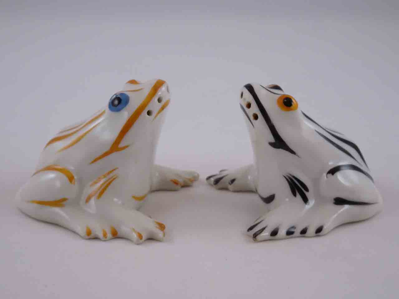 45472 Limoges frogs salt and pepper shakers designed by Edouard-Marcel Sandoz for Haviland & Co.