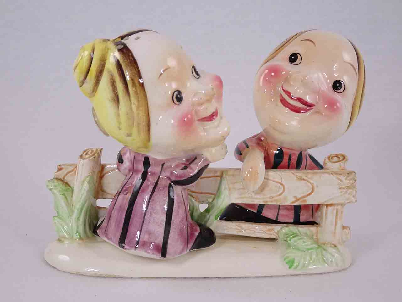 48999 Neighbors at fence salt and pepper shakers