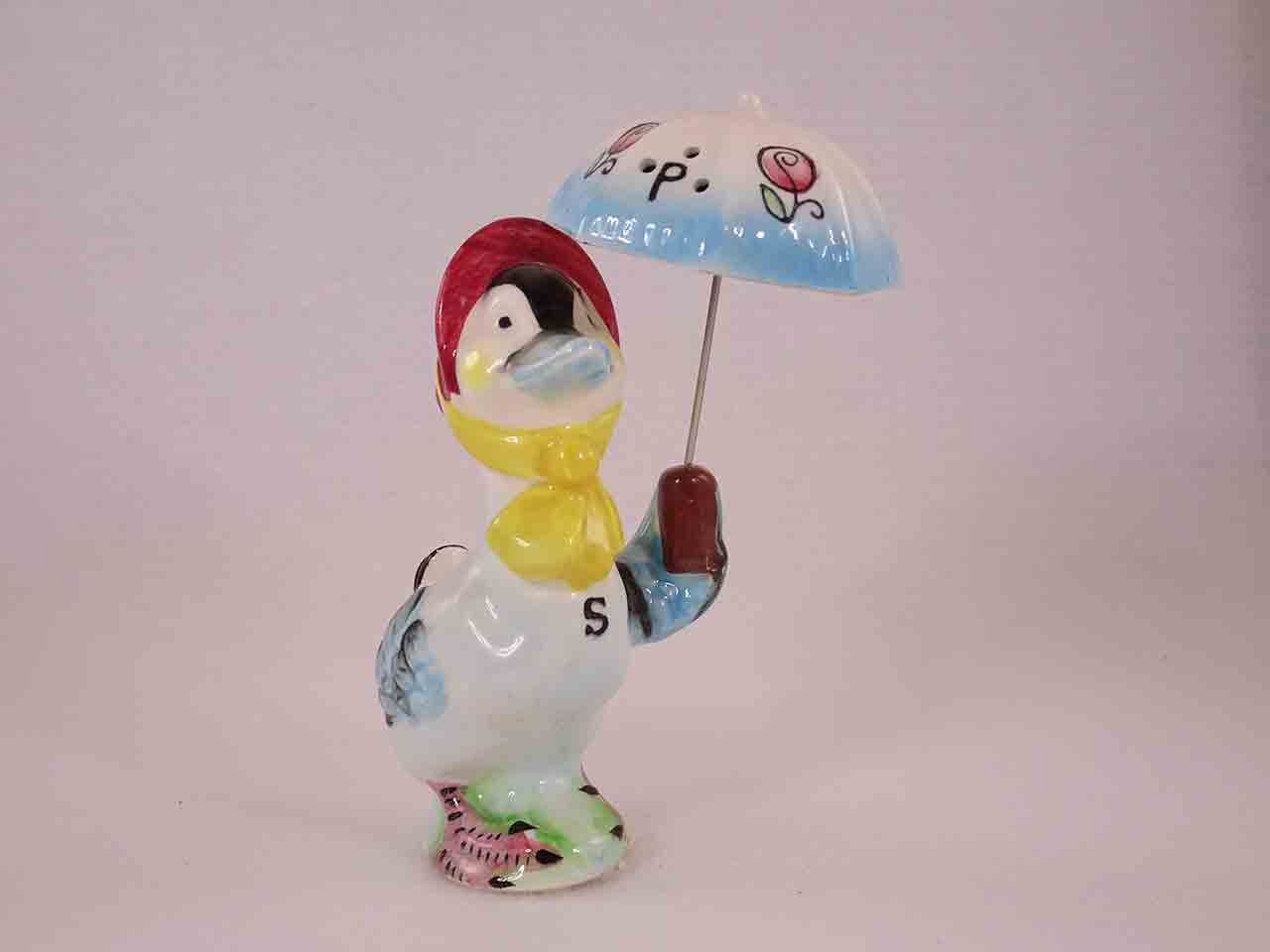 49119 Duck holding umbrella salt and pepper shakers