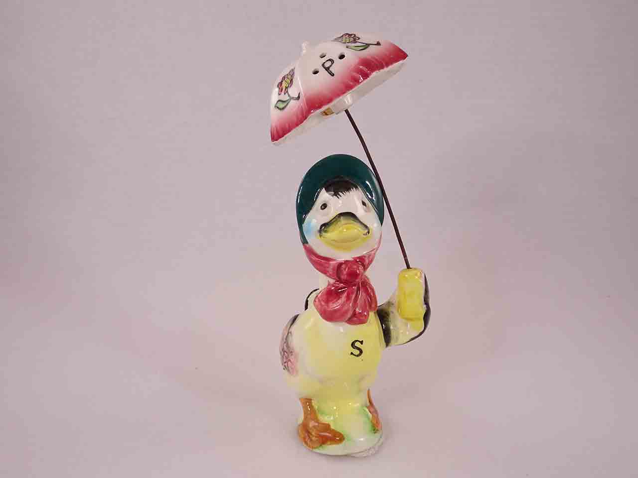 49120 Duck holding umbrella salt and pepper shakers