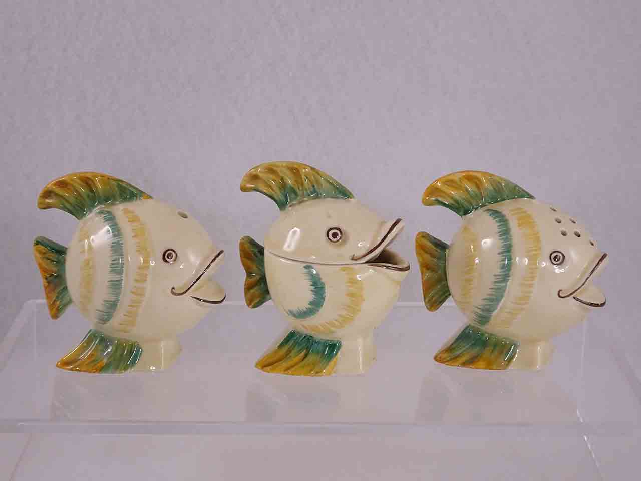52348 Fish condiment made by Wilkinson from England salt and pepper shakers and condiment