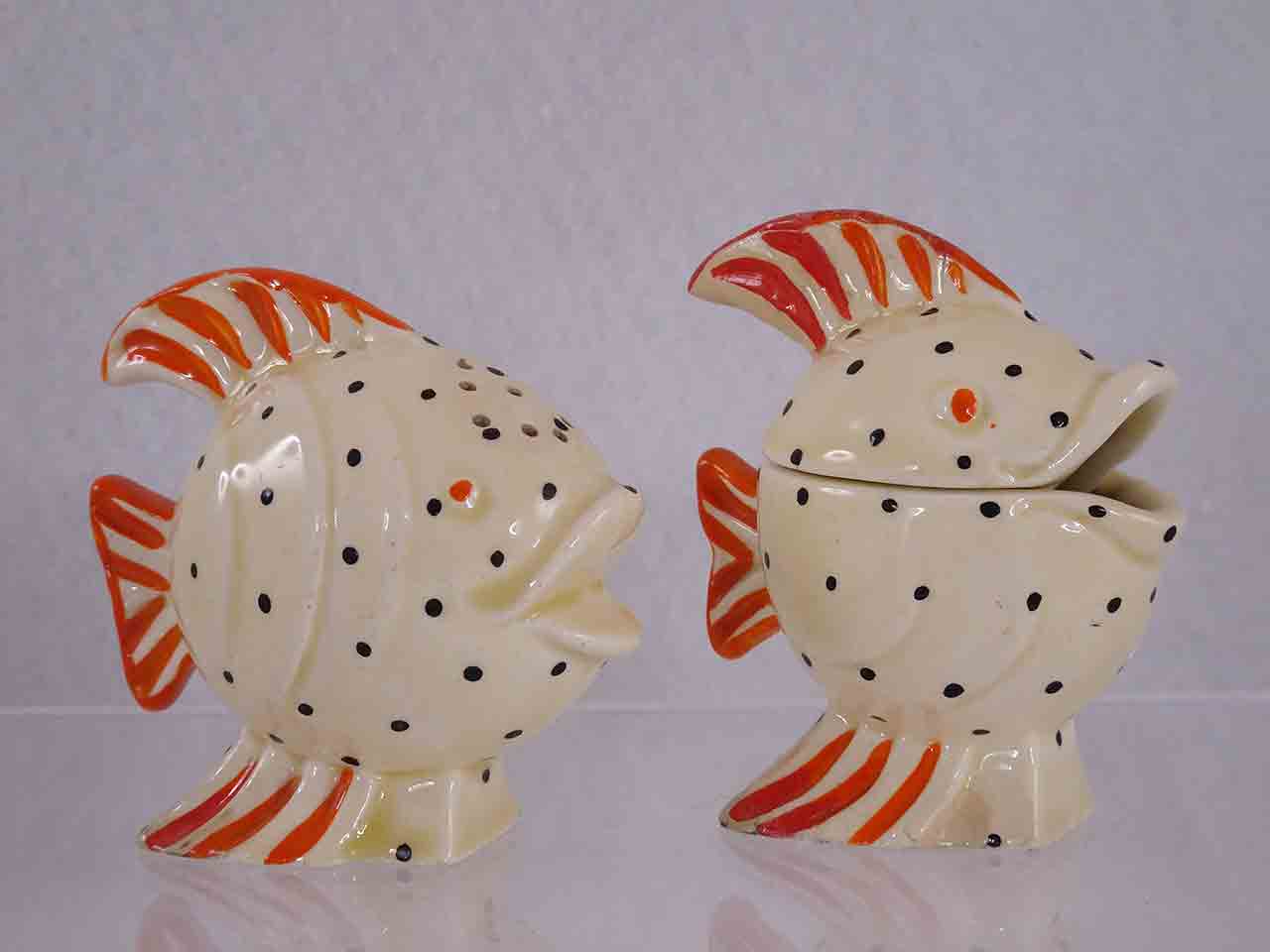52352 Fish condiment made by Wilkinson from England salt and pepper shakers and condiment