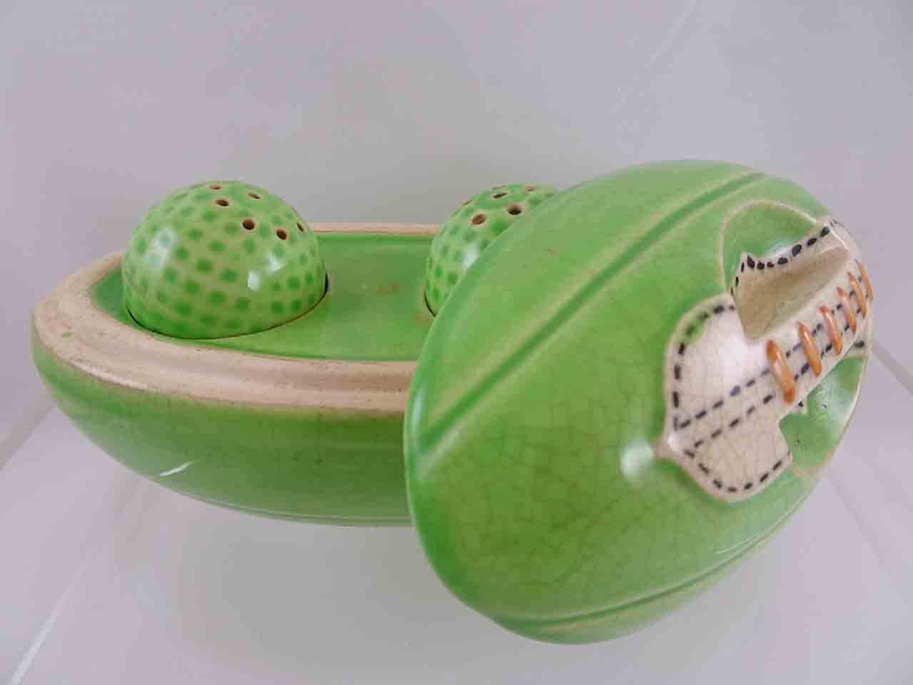 55170 Golf and football salt and pepper shakers