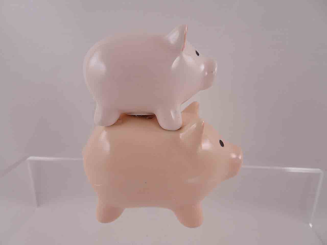56894 Ganz stacking animals salt and pepper shaker series - pigs