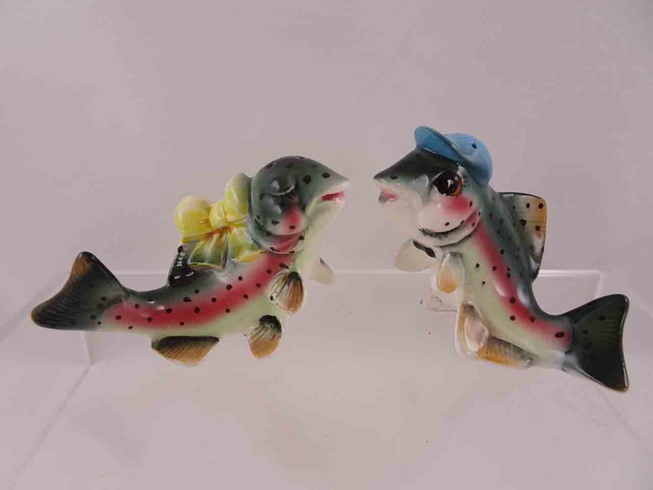 57129 Japan slender fish couple wearing hats salt and pepper shakers