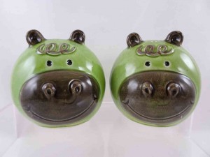 Japan big round animal heads salt and pepper shakers - cows