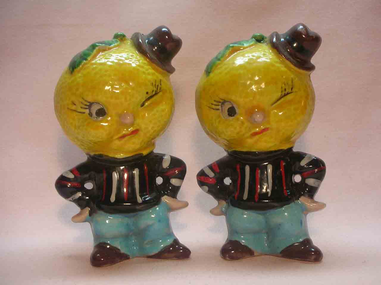 1206 Anthropomorphic salt and pepper shakers called "2 of a Kind" - oranges