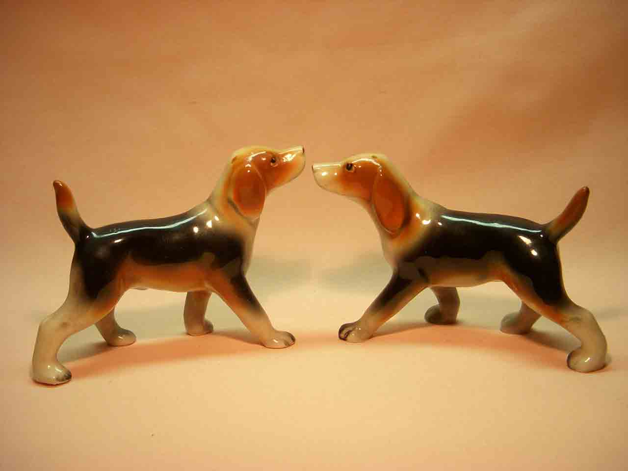 7116 Relco Japan realistic dog breed series of salt and pepper shakers - Beagles