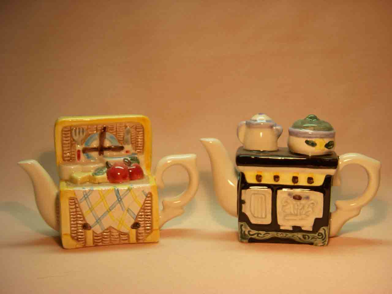 14411 OCI teapots salt and pepper shakers series