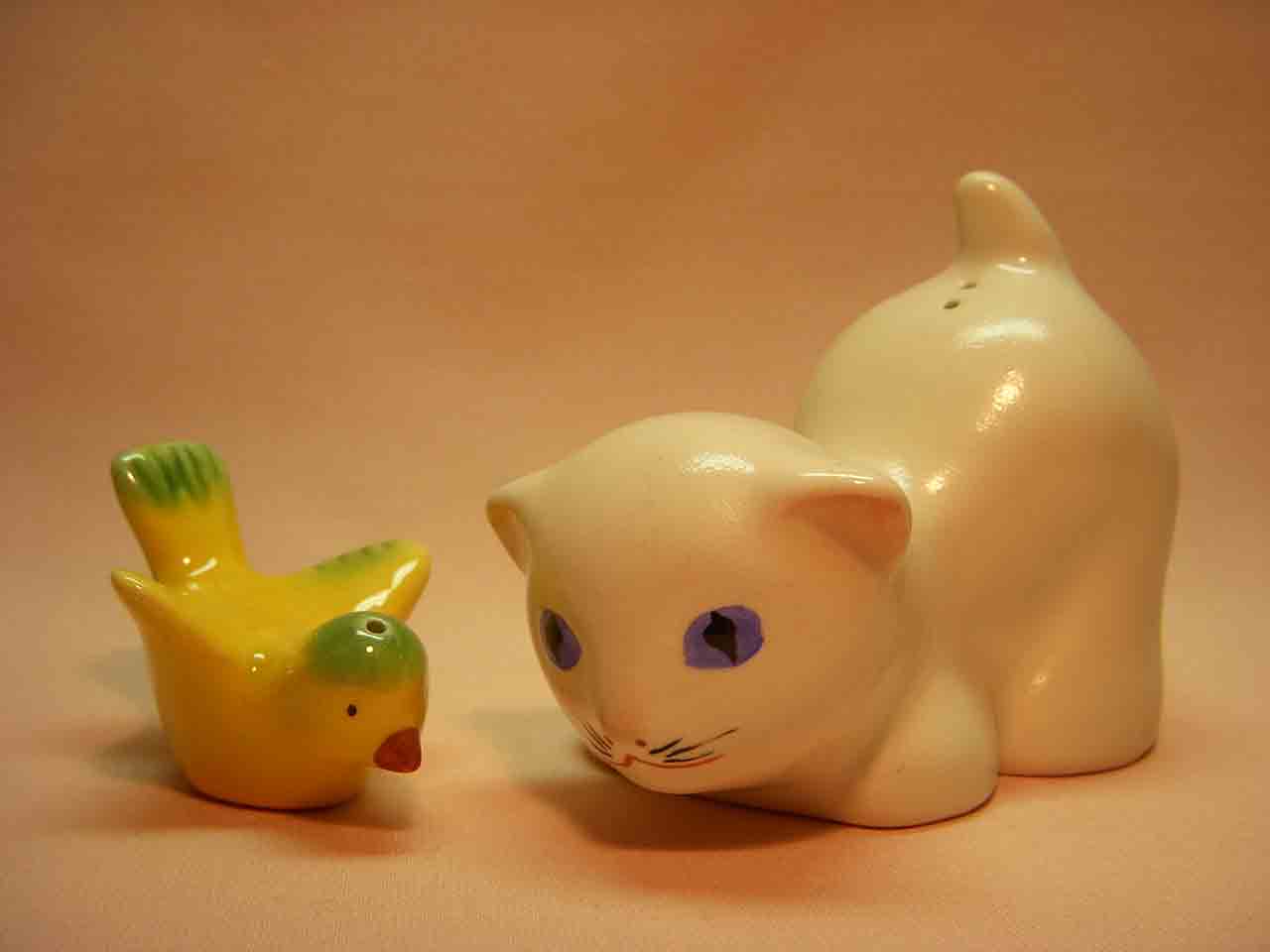 21607 Vallona Starr cat and canary salt and pepper shakers